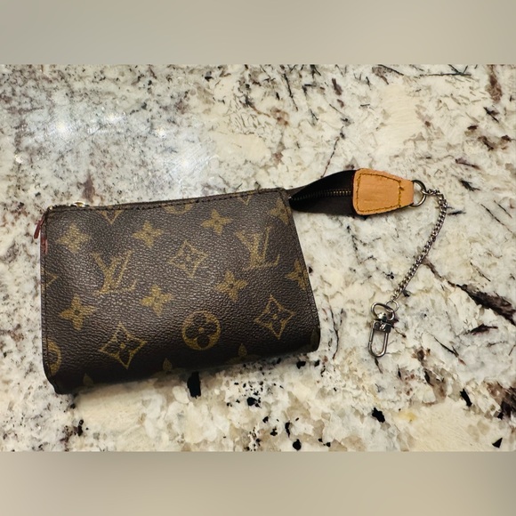 Louis Vuitton Monogram Key Pouch - Picture 1 of 4
